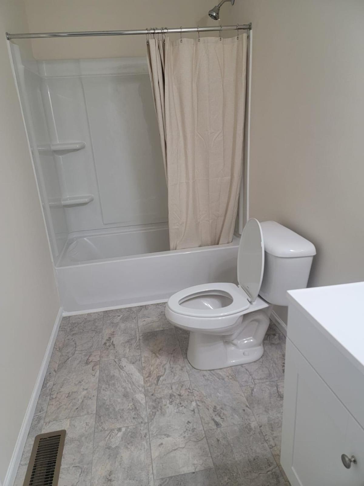 Charming 4br New With Garage Parking Columbus