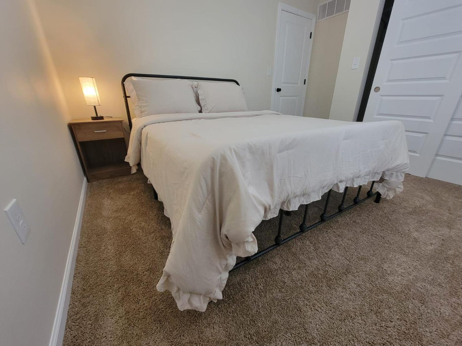 Charming 4br New With Garage Parking Holiday home Columbus