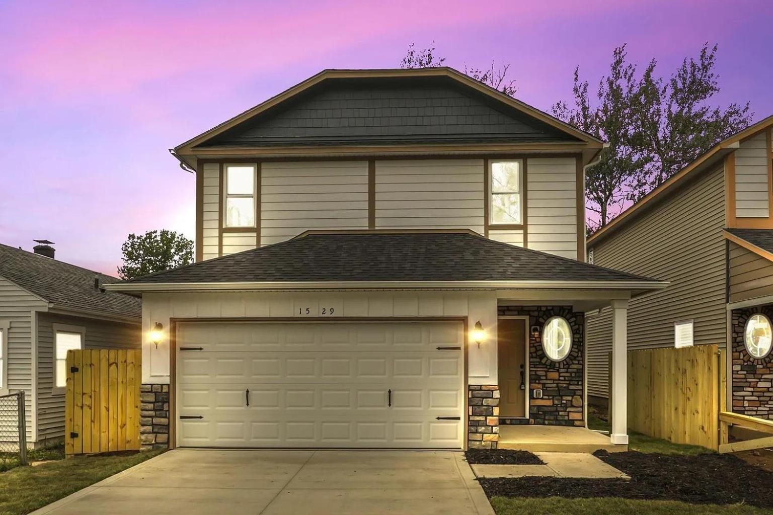Charming 4br New With Garage Parking Holiday home