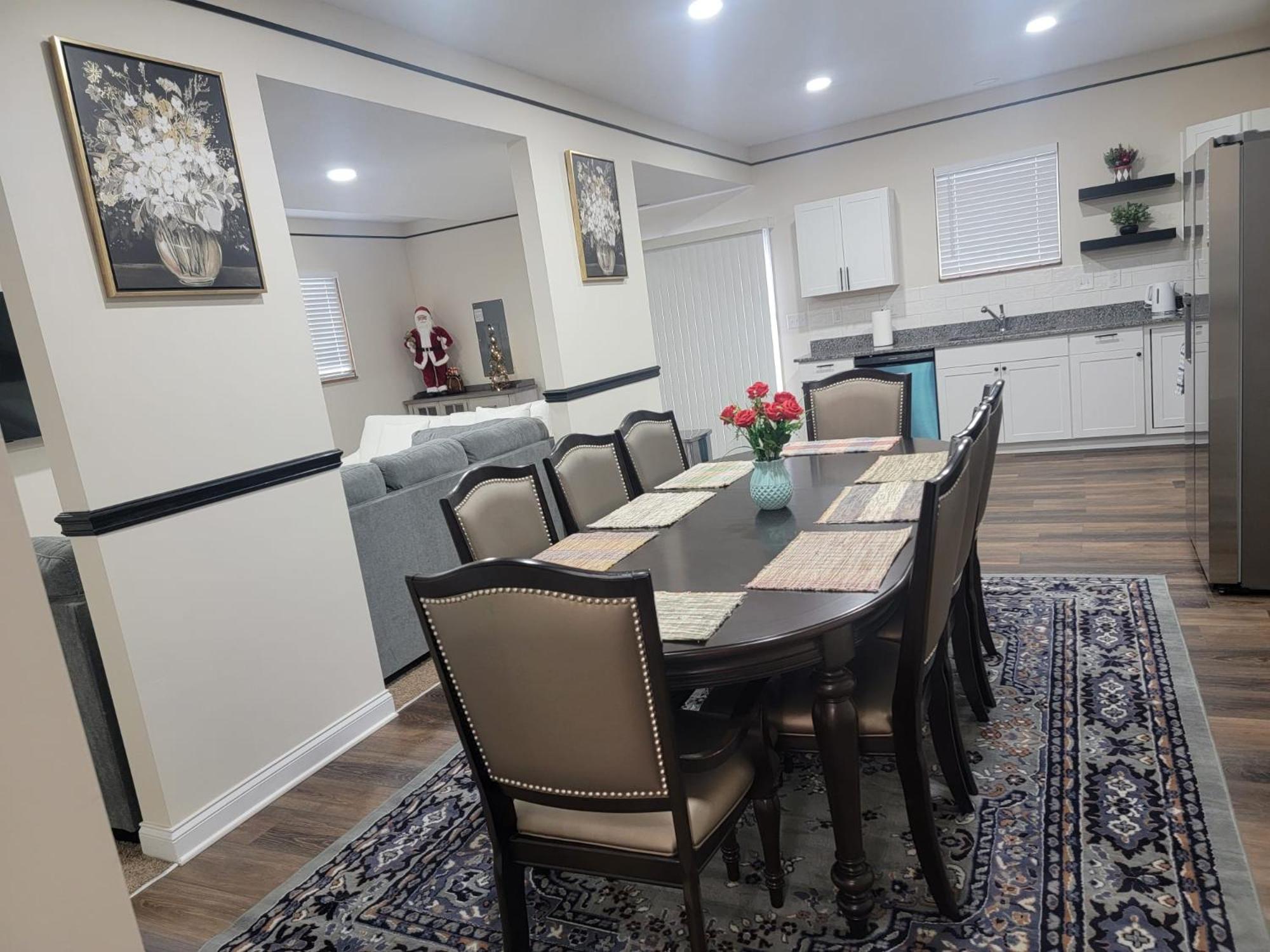 Holiday home Charming 4br New With Garage Parking