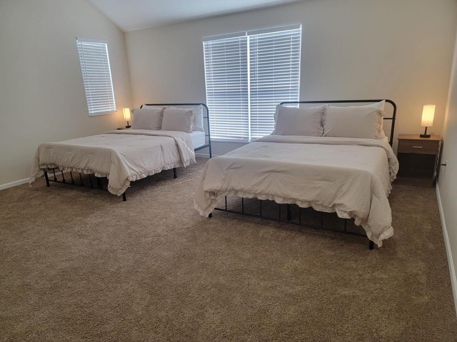 Charming 4br New With Garage Parking Holiday home *