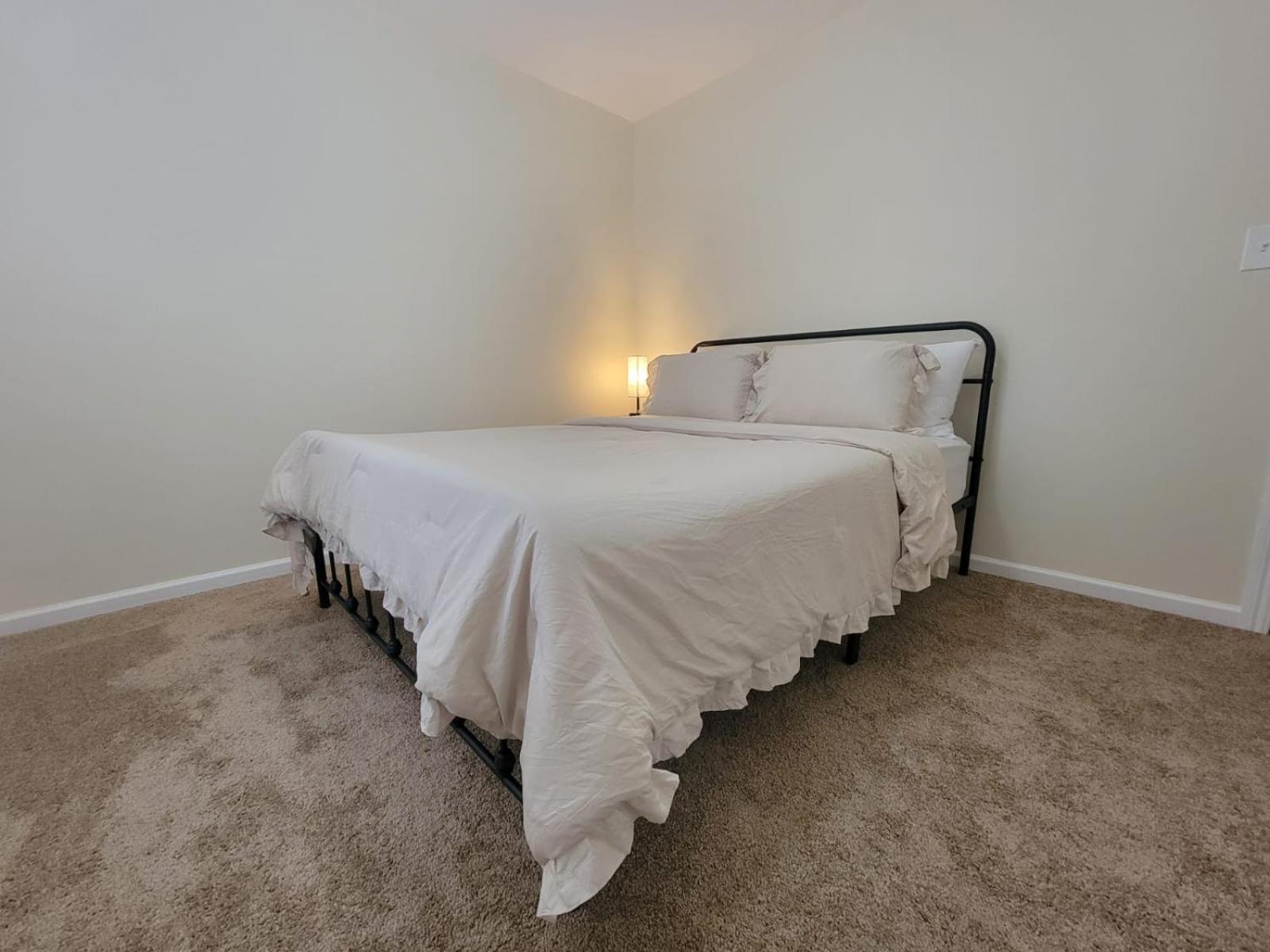 Holiday home Charming 4br New With Garage Parking Columbus