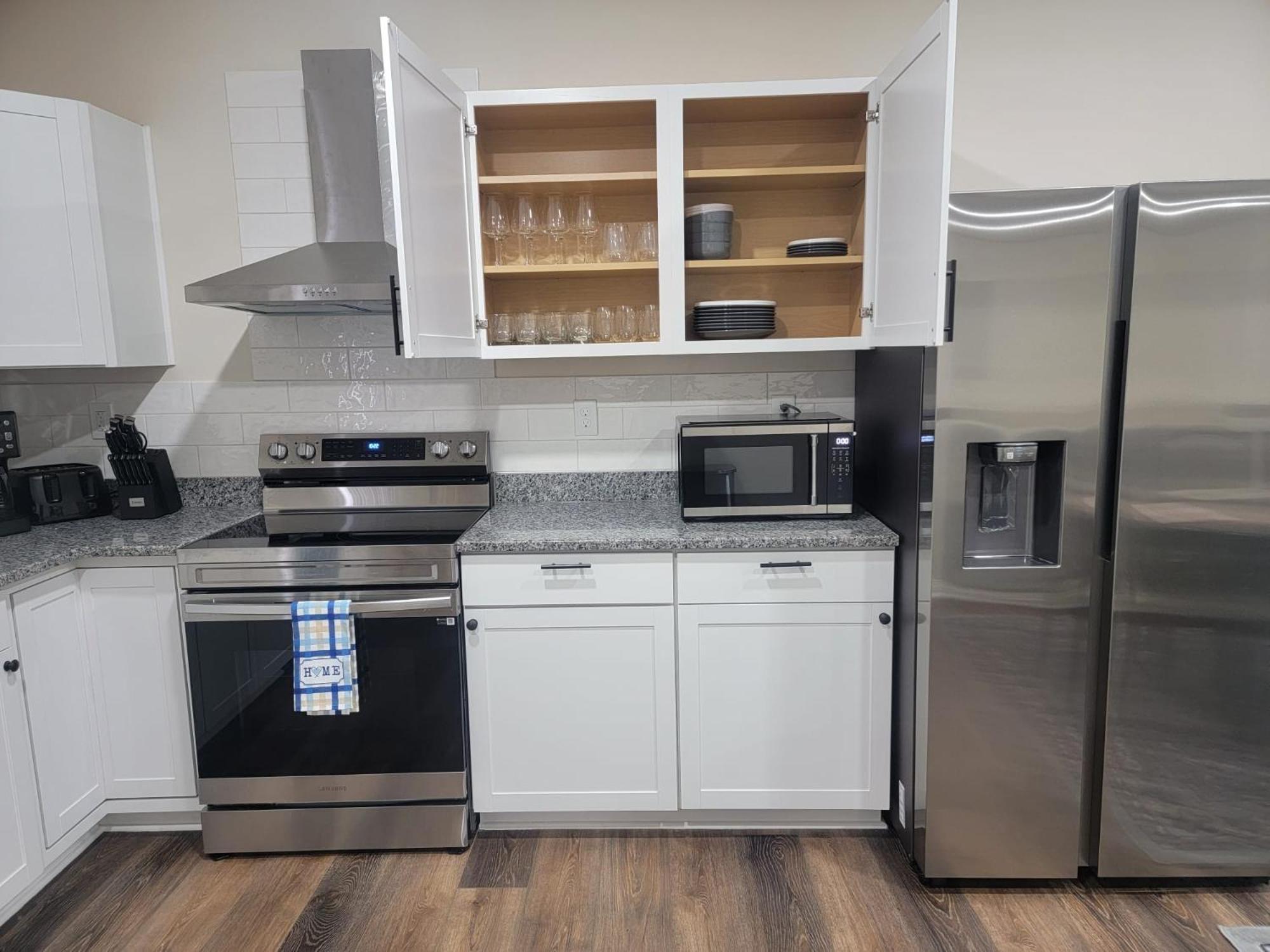 Holiday home Charming 4br New With Garage Parking Columbus